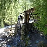 Amor Lodge *